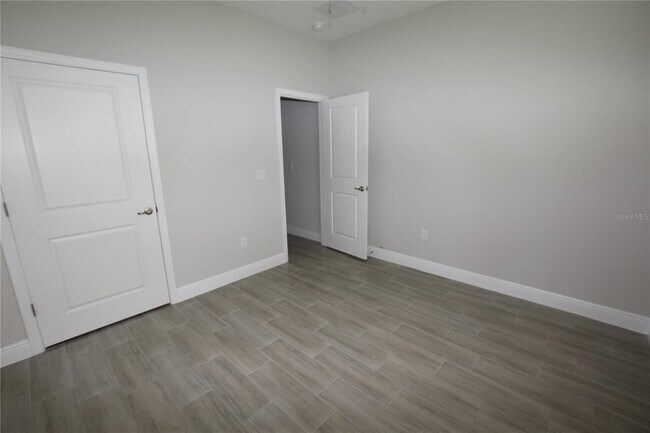 Building Photo - 642 Desmoines Ct