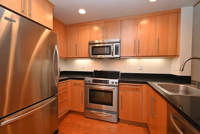 Building Photo - COMING SOON $2,650- CUTEST CONDO IN DOWNTO...