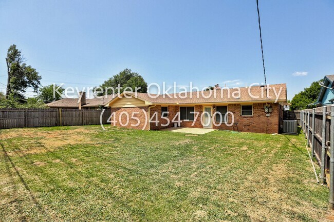 Building Photo - 10912 N Blackwelder Ave