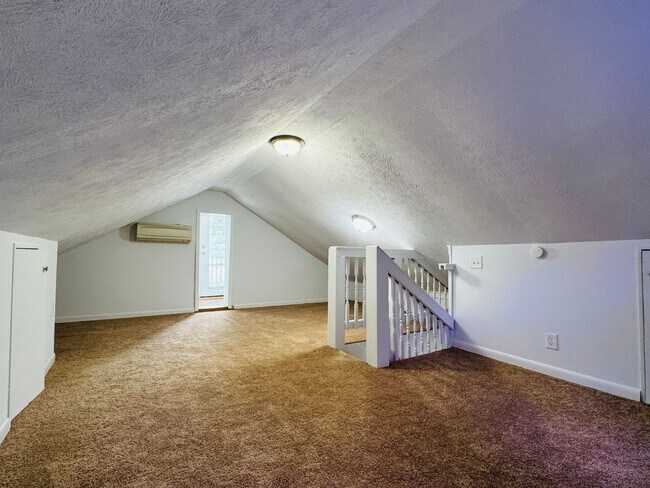 Building Photo - 4-Bedroom just perfect for your family