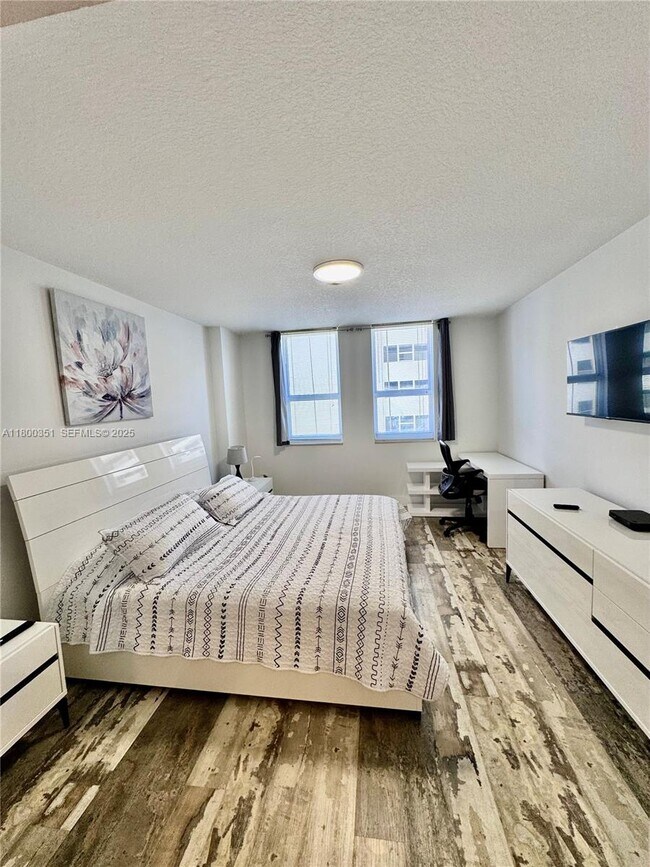 Building Photo - 2080 S Ocean Dr