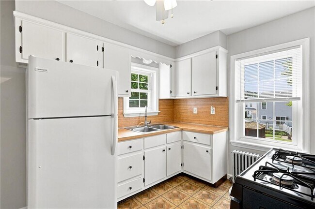 Building Photo - 51 Pettaconsett Ave