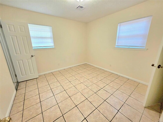 Building Photo - 408 Briarbrook Dr