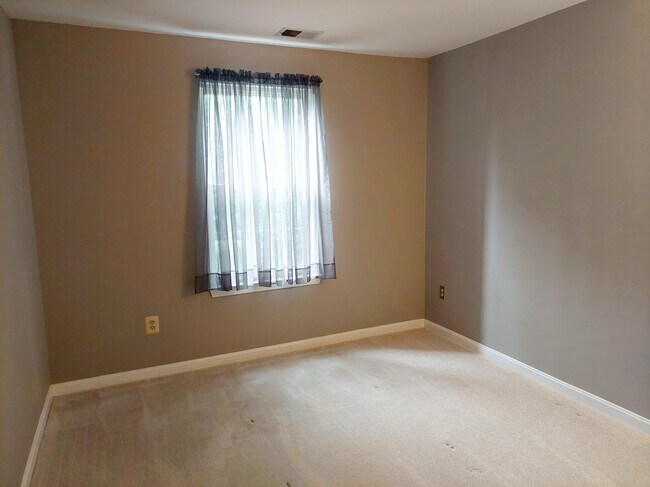 Building Photo - 3800 Sunnyfield Ct