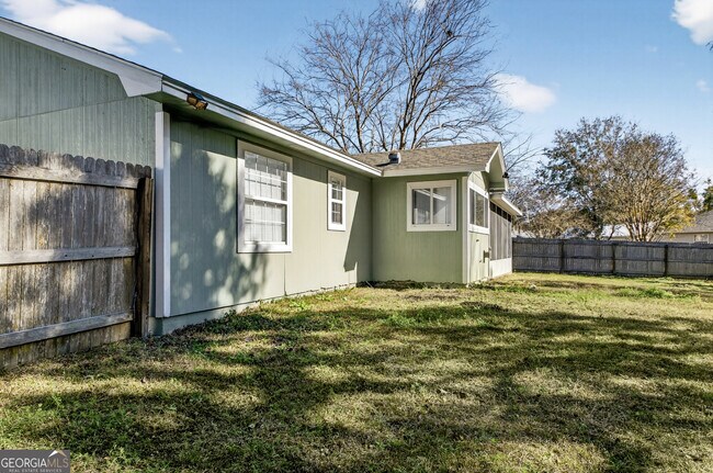 Building Photo - 107 Navajo Ct