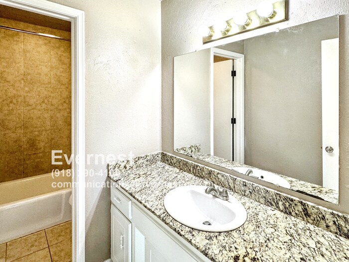 Building Photo - 8126 E 65th Pl