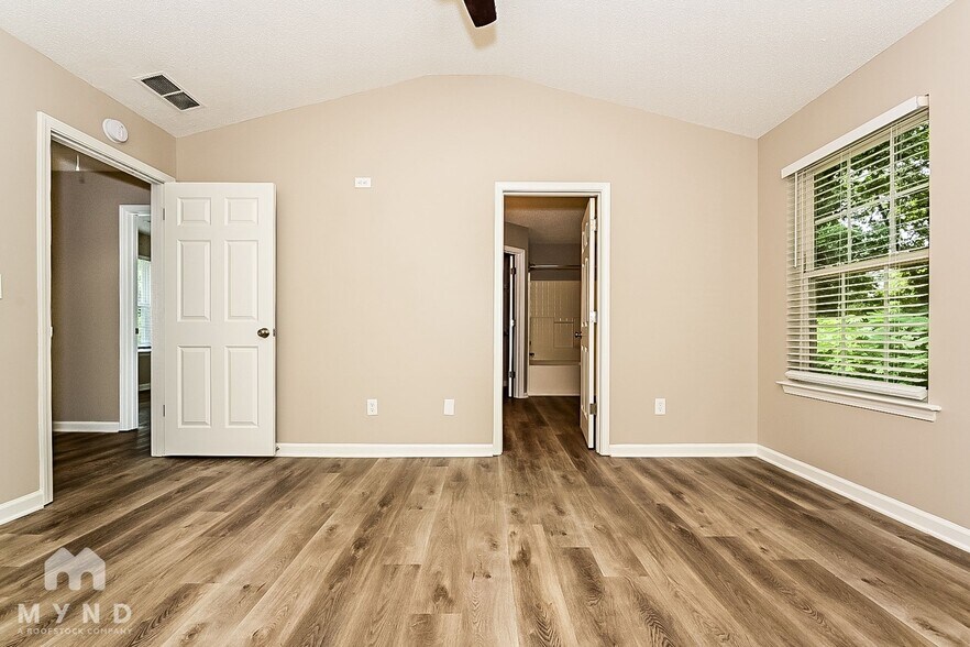 Building Photo - 1666 Hallmark Hills Dr