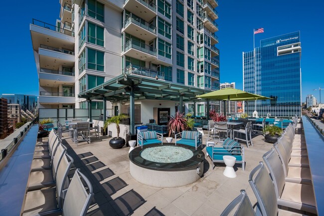 Building Photo - Stunning Legend Condo with Huge Patio Look...