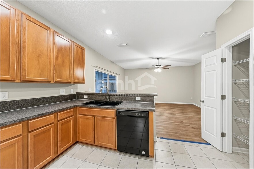 Building Photo - 1779 Ferncreek Dr