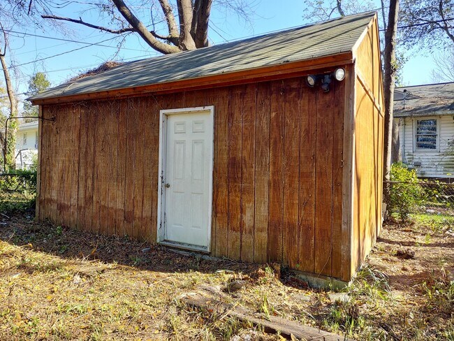 Building Photo - 1713 Lacy St