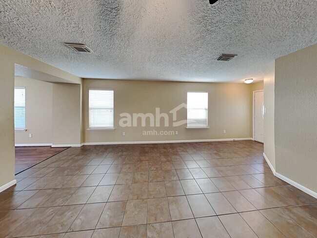 Building Photo - 29231 Legends Green Dr