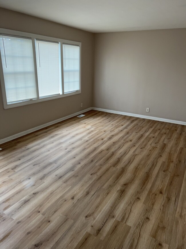 Building Photo - 4819 Lumary Dr NW