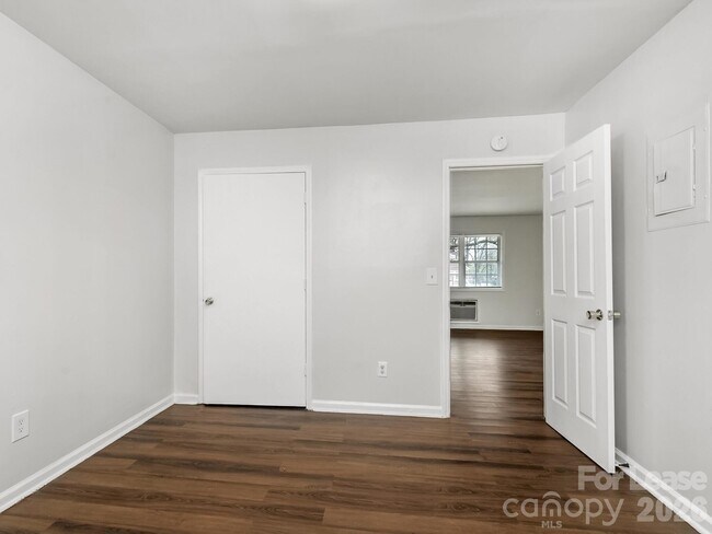 Building Photo - 2611 Holton Ave