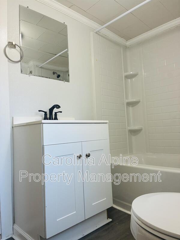 Building Photo - 110 Martin St