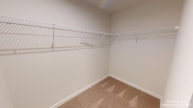 Building Photo - 2708 S Spurway Dr