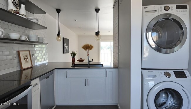 Building Photo - 4233 N Longview Ave