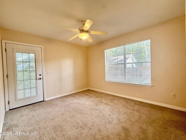 Building Photo - 2418 Hydrangea St