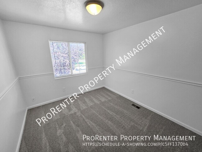 Building Photo - 484 N 75 W