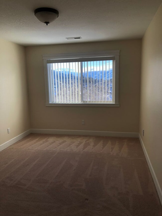 Building Photo - Luxury East Medford Home with 4 Bedrooms, 2 Bonus Rooms & Dual Living Areas
