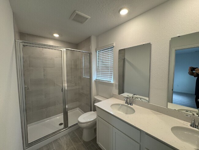 Building Photo - Mill Creek Townhome