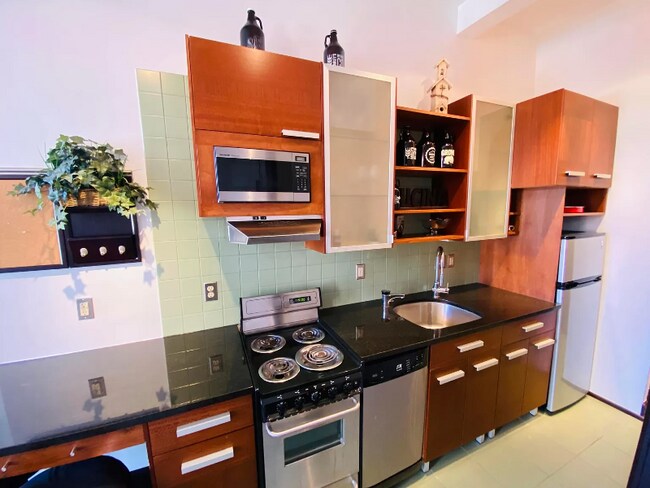 Building Photo - 12 W Poplar Ave