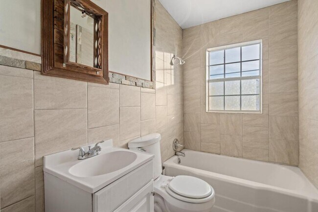 Building Photo - 1214 E St NW