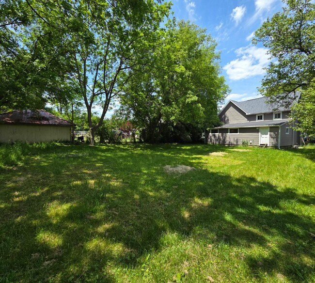 Building Photo - 29 E Vanscoter St