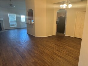 Building Photo - 1930 Shady Oaks Ct