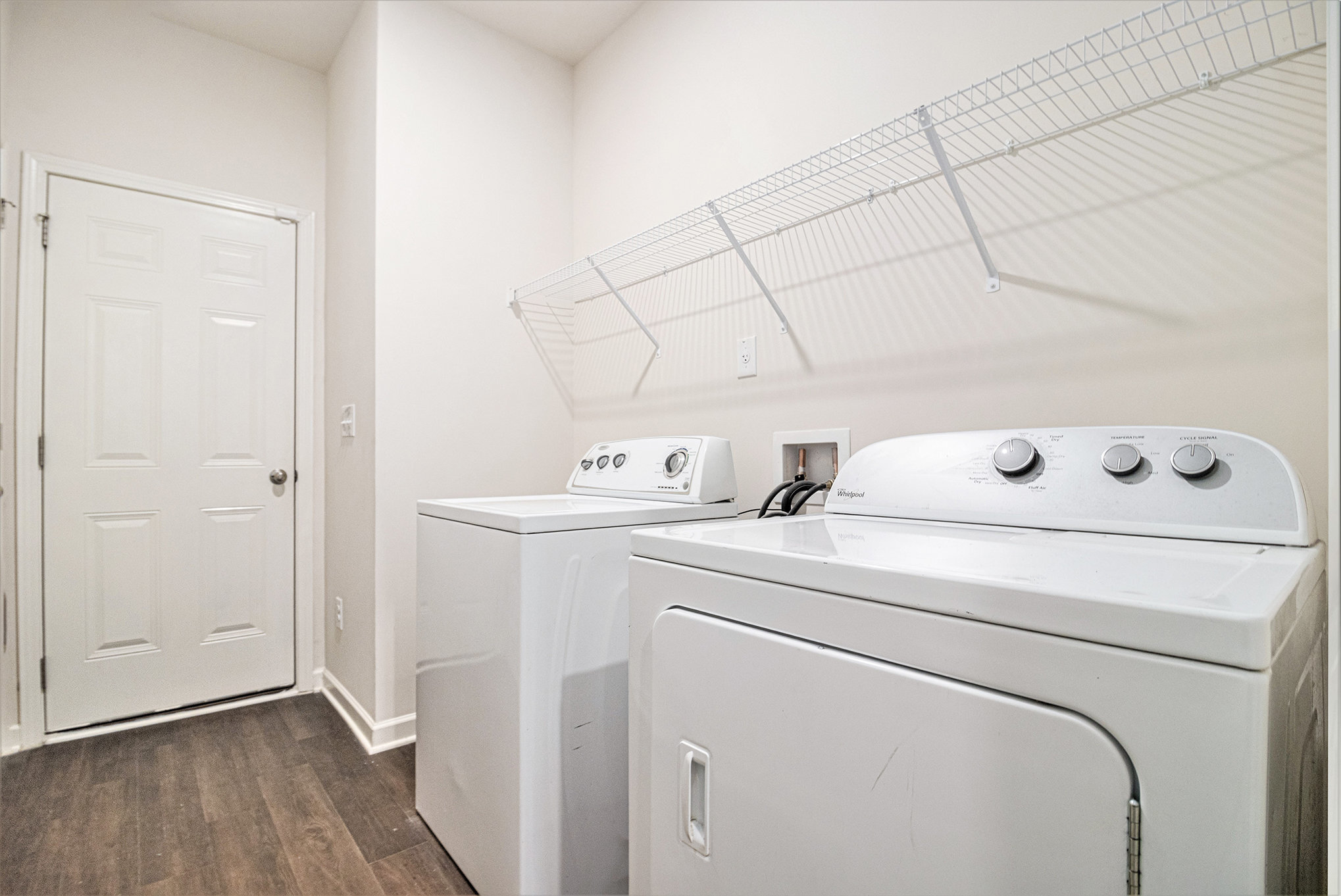 Building Photo - 3135 Hendrick Dr
