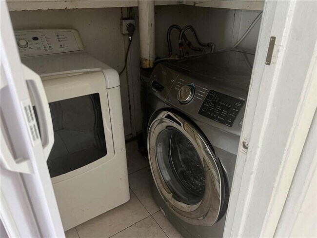 Building Photo - 10 NW 19th St