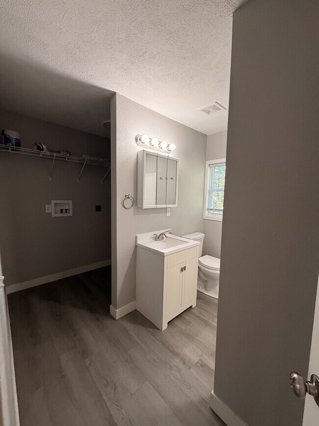 Building Photo - 9 E Delta St