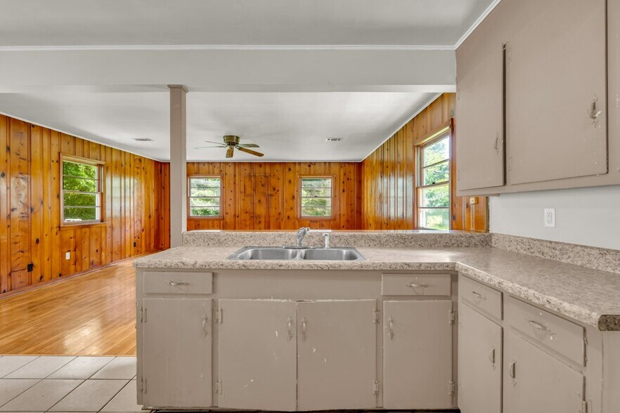 Building Photo - 706 Cypress St