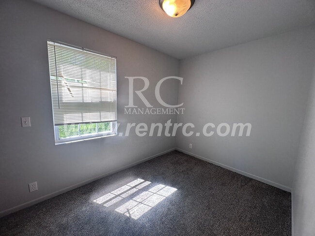 Building Photo - 15986 Arrowhead Rd