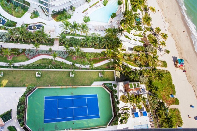 Building Photo - 18911 Collins Ave