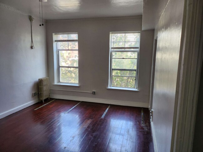 Primary Photo - 901 S Kingsley Dr
