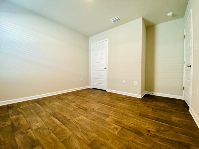 Building Photo - 23135 Shadowridge Dr