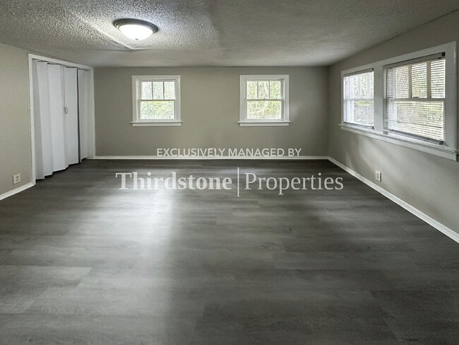 Building Photo - 6965 Lorain St