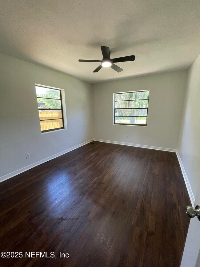 Building Photo - 5258 Janice Cir S