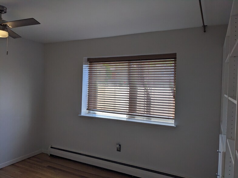 Building Photo - 378 Valley