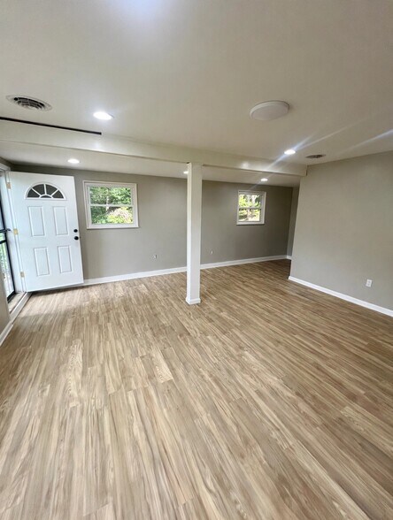 Building Photo - 6 Longview Dr