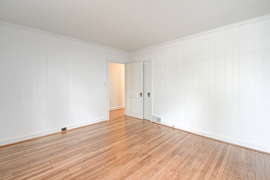 Front bedroom - 1612 W 1st St