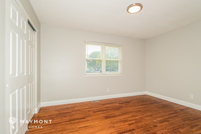 Building Photo - 1080 N Park Ln