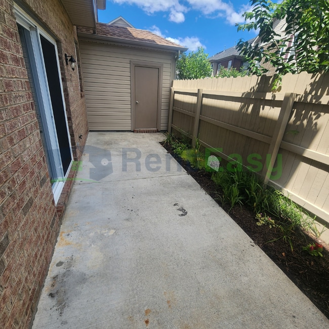 Building Photo - 402 Oakstone Trail