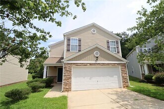 Building Photo - 5 Bellmore Ct