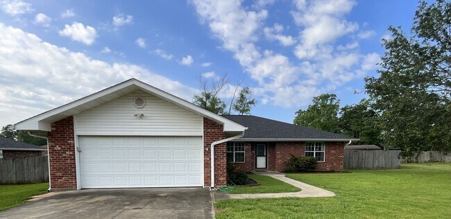 Primary Photo - 2123 Hickory Dr