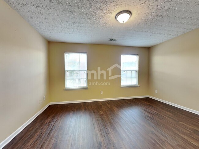 Building Photo - 889 Bramble Way