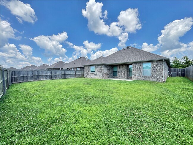 Building Photo - 4687 W Croft Dr