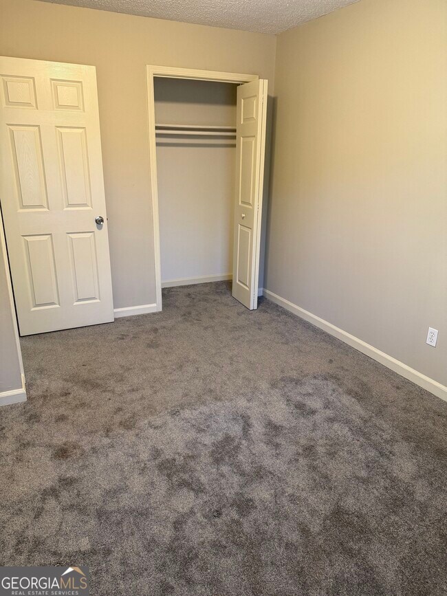 Building Photo - 4678 N Springs Ln