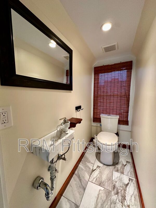 Building Photo - 1222 Mimosa Wy