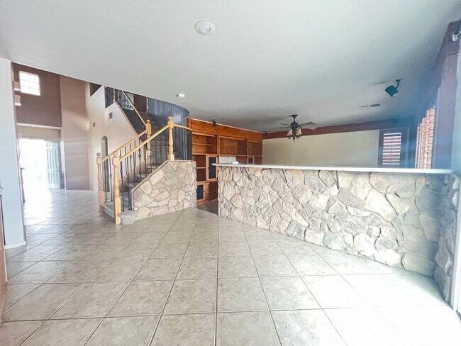 Building Photo - Southwest Rustic Charmet